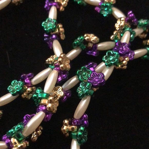 🌻 3/$15 Mardi Gras Necklace & Earrings #4 - Picture 5 of 5